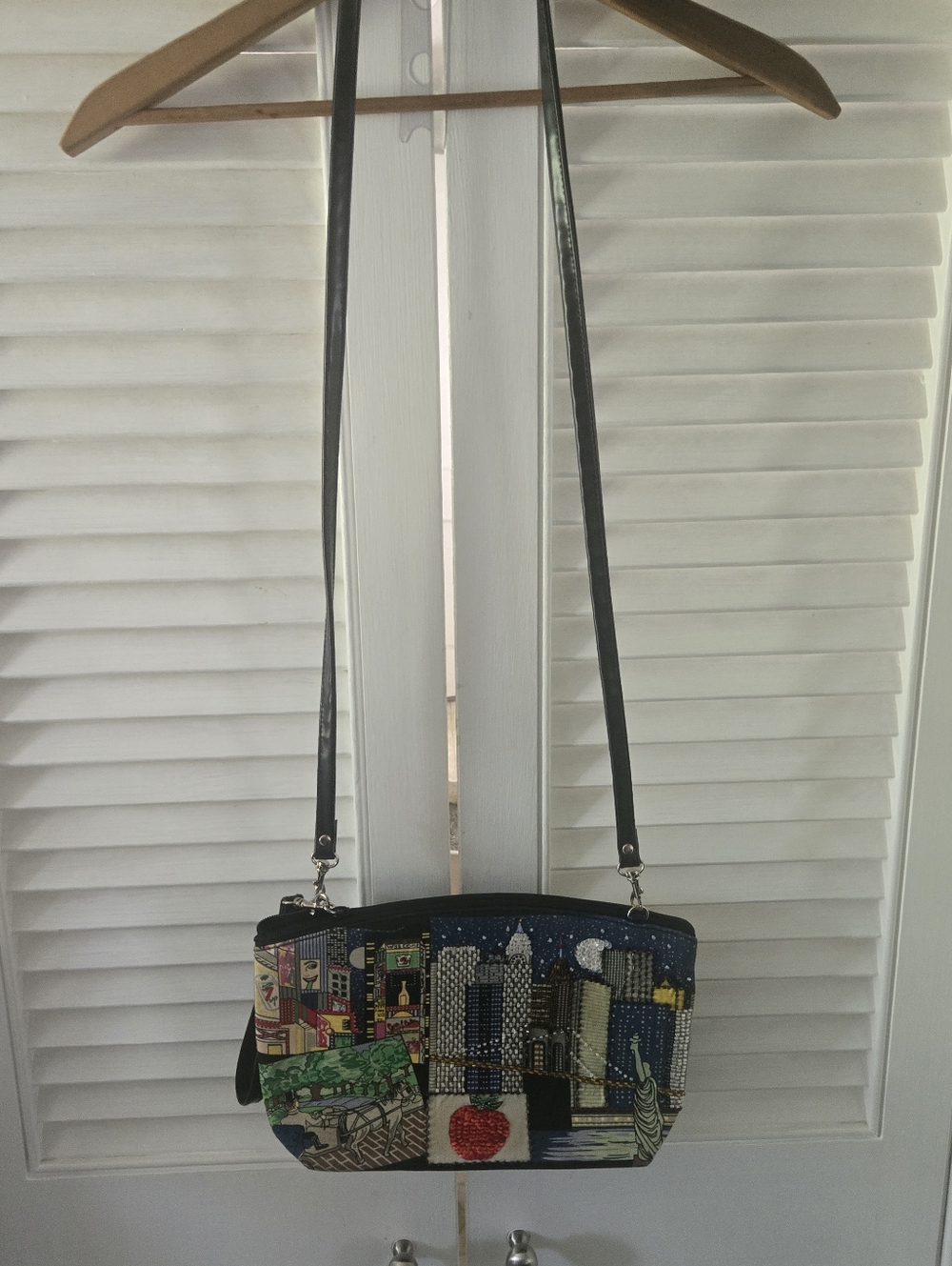 NYC Cityscape Sequin Beaded Crossbody Bag - Picture 7 of 9